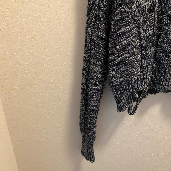 Wildfox v-neck knit distressed sweater - Picture 8 of 11